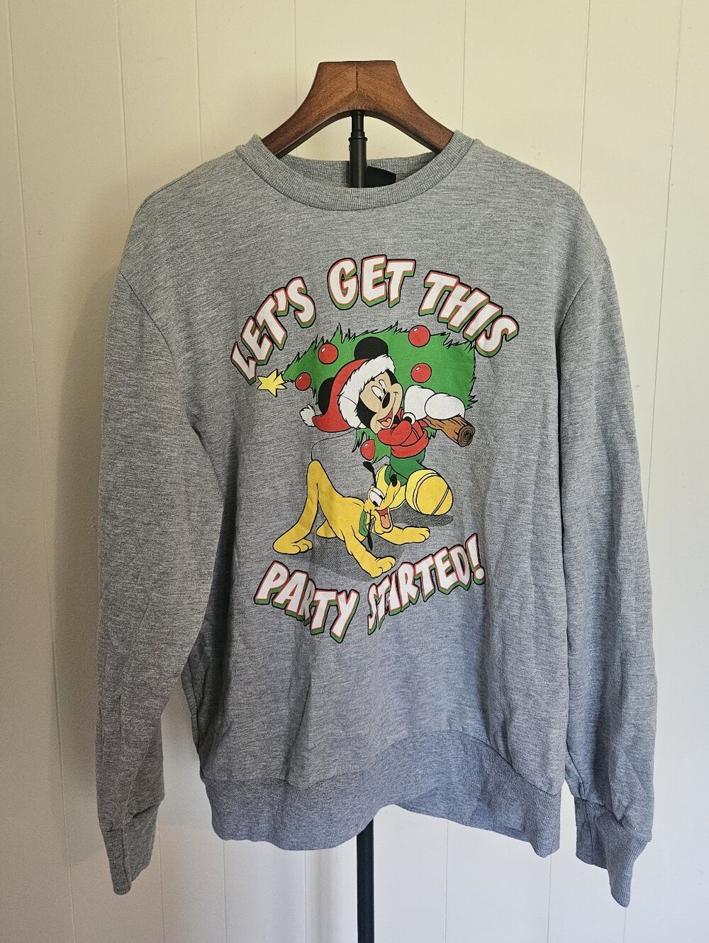 Disney Gray Crewneck Sweatshirt with Mickey & Pluto Holiday Graphic Size Large